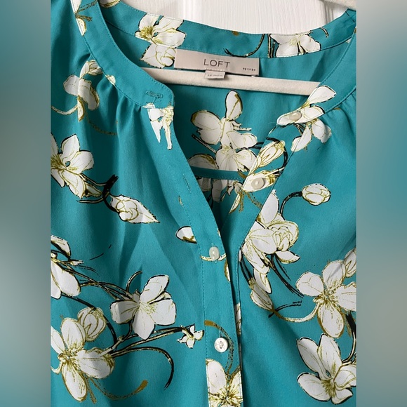 LOFT Large Petite (LP) Floral Blouse🤍 - Picture 6 of 7